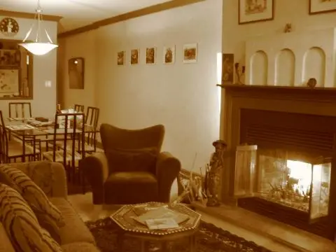 Cozy Furnished 1900s Cottage-Condo