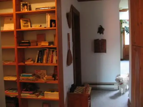 Cozy Furnished 1900s Cottage-Condo