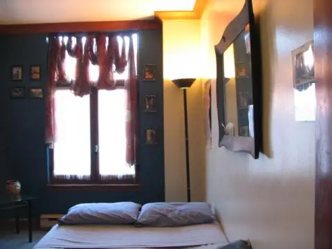 Cozy Furnished 1900s Cottage-Condo