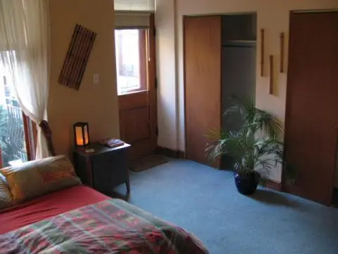 Cozy Furnished 1900s Cottage-Condo