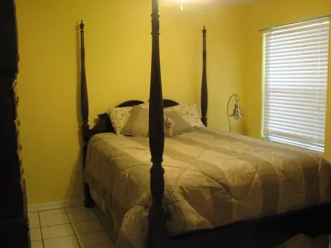 Lauries Hide-Away