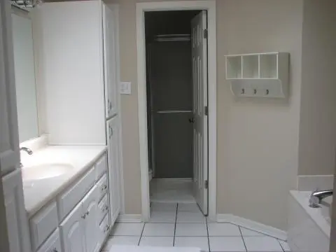 Lauries Hide-Away