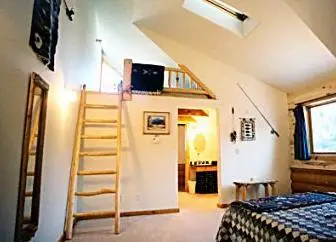 Liars Lodge Bed And Breakfast