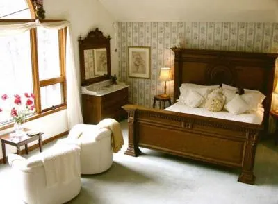 Romantic Riversong Bed And Breakfast Inn