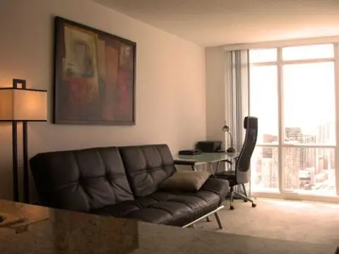 New High Floor Lakeside Luxury CN Towr