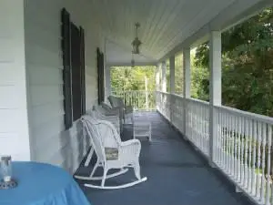Locust Tree Bed And Breakfast