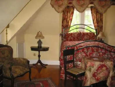 Riverdale Inn