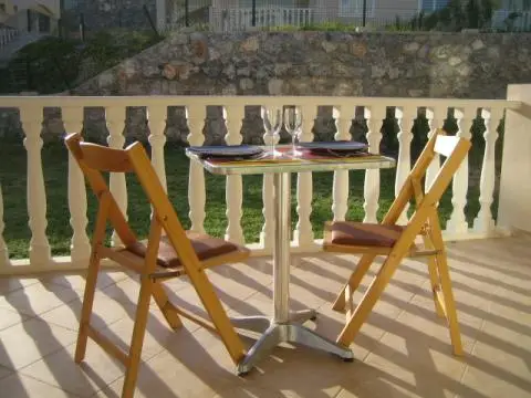 Lovely garden apartment with pool
