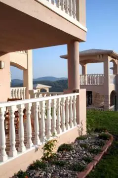 Lovely garden apartment with pool