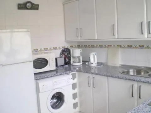 Bargain terraced house by river sleeps 4