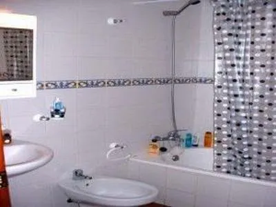 Bargain terraced house by river sleeps 4