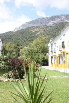 Bargain terraced house by river sleeps 4