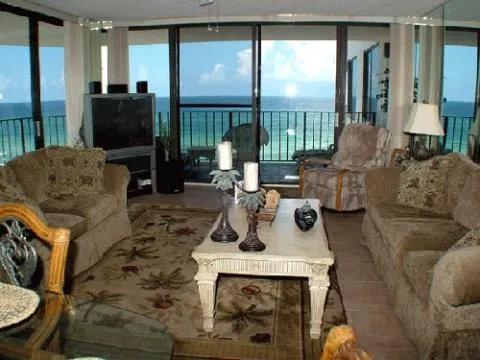 Gorgeous Waterfront Condo in Watercrest