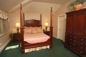 Hidden Garden Cottages And Suites