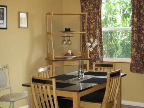 Free WI-FI Gated HOllywood Beauty