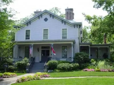 The Oakwood Inn Bed And Breakfast