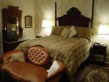 The Oakwood Inn Bed And Breakfast