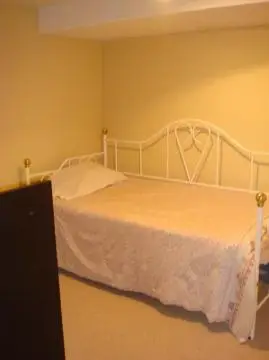 short or long term furnished room