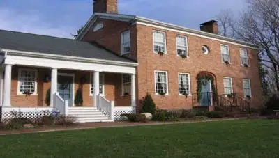 Abner Adams House Bed And Breakfast Inn