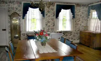 Abner Adams House Bed And Breakfast Inn