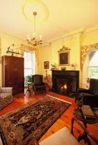 Cromwell Manor Inn Bed And Breakfast