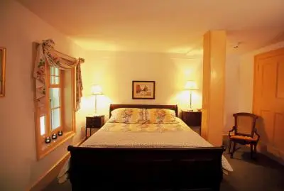 Cromwell Manor Inn Bed And Breakfast