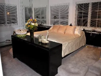 The Deep Cove Chalet