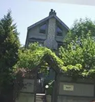 Mickeys Kits Beach Chalet