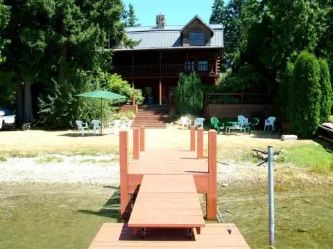 The Lakehouse Lodge