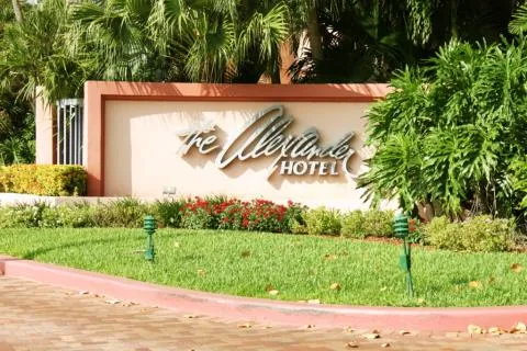 2BR Luxury Suite by the Miami Beach