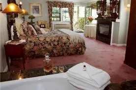 Candlelight Inn