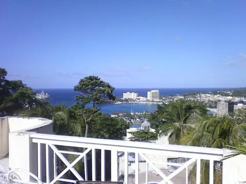 Columbus Heights Spacious 2 Storey Condo