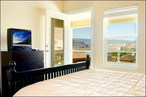 Crescent Bar Vacation Rentals